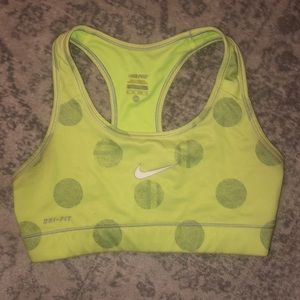 size: xs nike sports bra